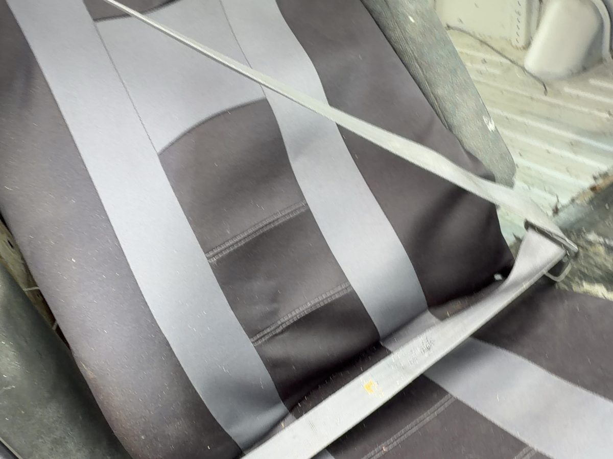 98-02 Express Van 2500 Passenger Right Front Seat Belt Retractor Shoulder Black