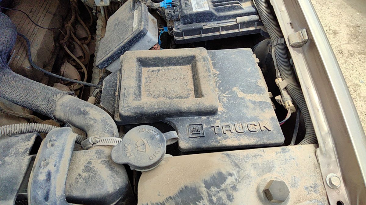 1997 Silverado 2500 Engine Compartment Box Housing With Lid Oem Storage 7.4L