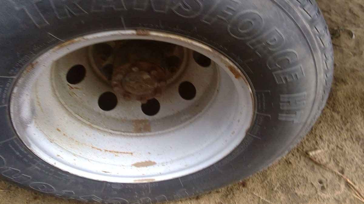 2002 Ford Van E450 Wheel