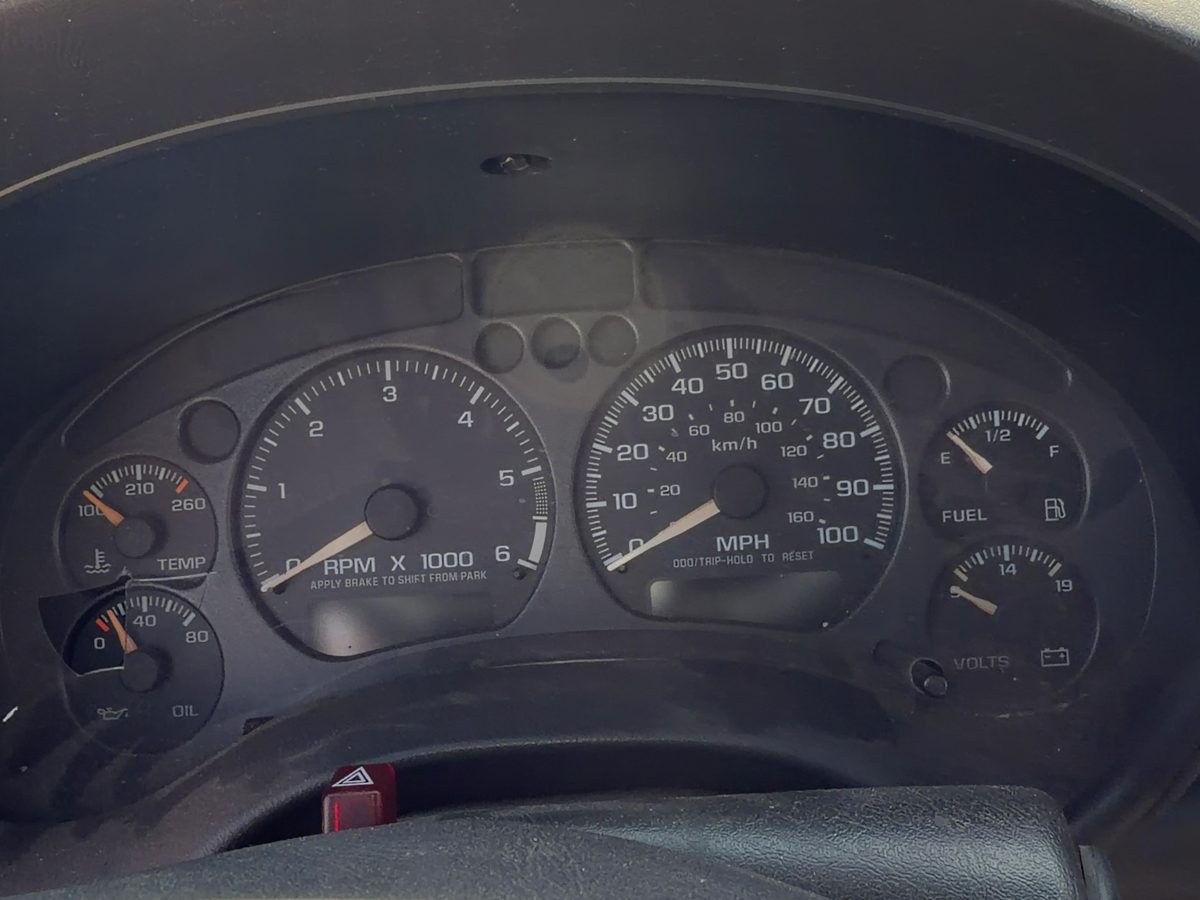 01-05 Chevy S10 Blazer Speedometer Cluster Instrument Gauges Panel 4.3L 15105618