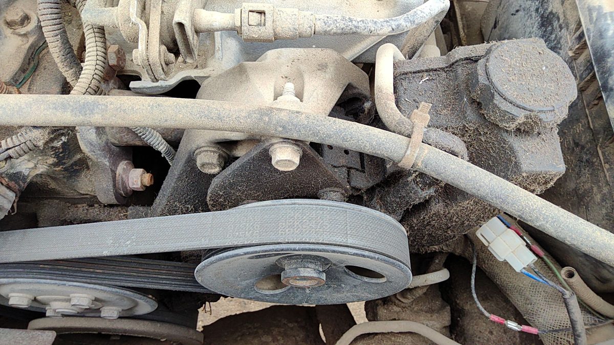 1992 Jeep Cherokee Power Steering Pump With Mount Bracket Oem