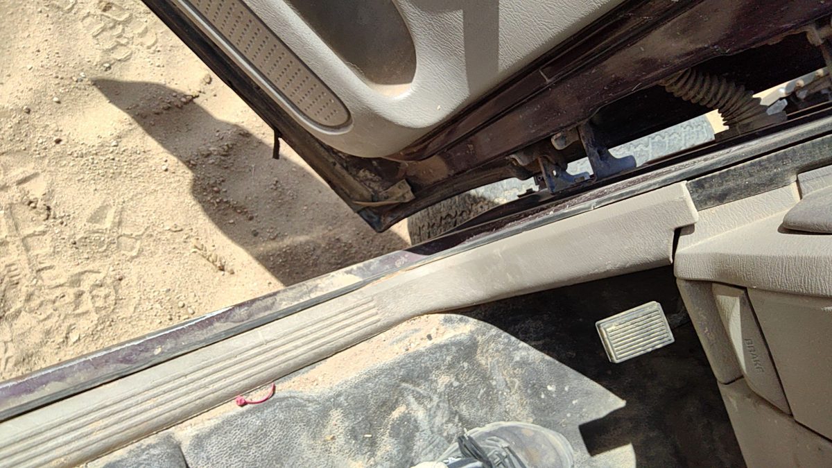 2005 Dodge Ram 2500 Driver Left Lower Kick Trim Panel Oem Taupe L5
