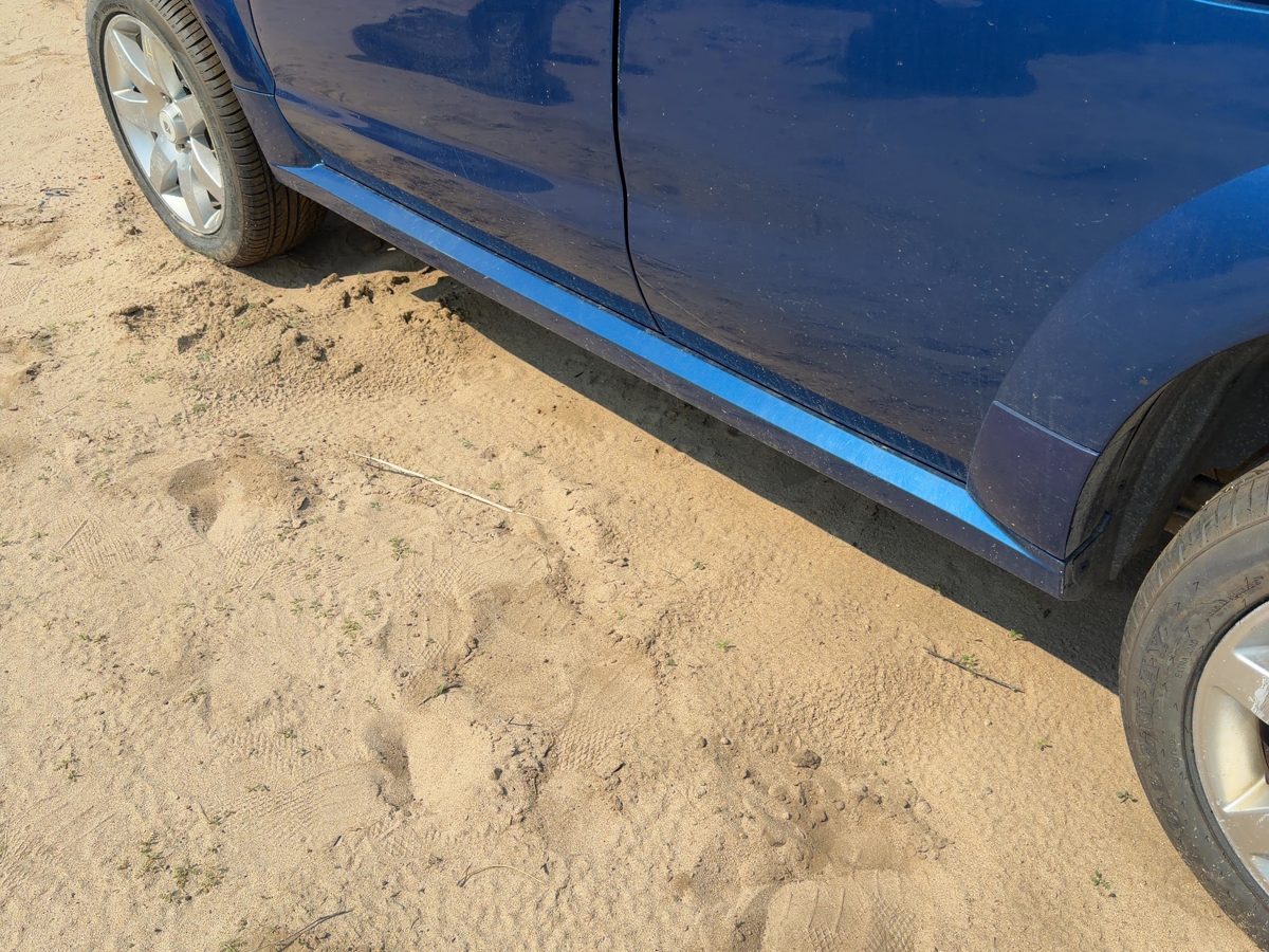 2005 Saturn Vue Rocker Moulding