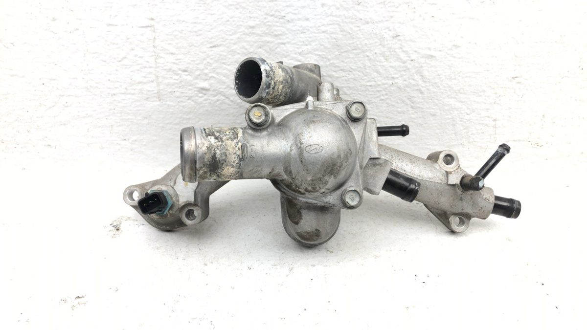05-09 Hyundai Tucson Thermostat Housing Oem 2.7L