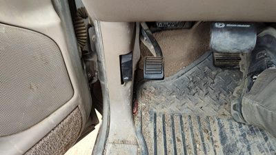 2001-2007 Chevy Silverado 2500 Hd Driver Left Lower Kick Trim Panel Oem Tan 52D