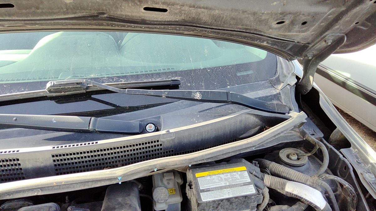 2012-2019 Nissan Versa Driver Left Windshield Wiper Arm Oem Blade Lever