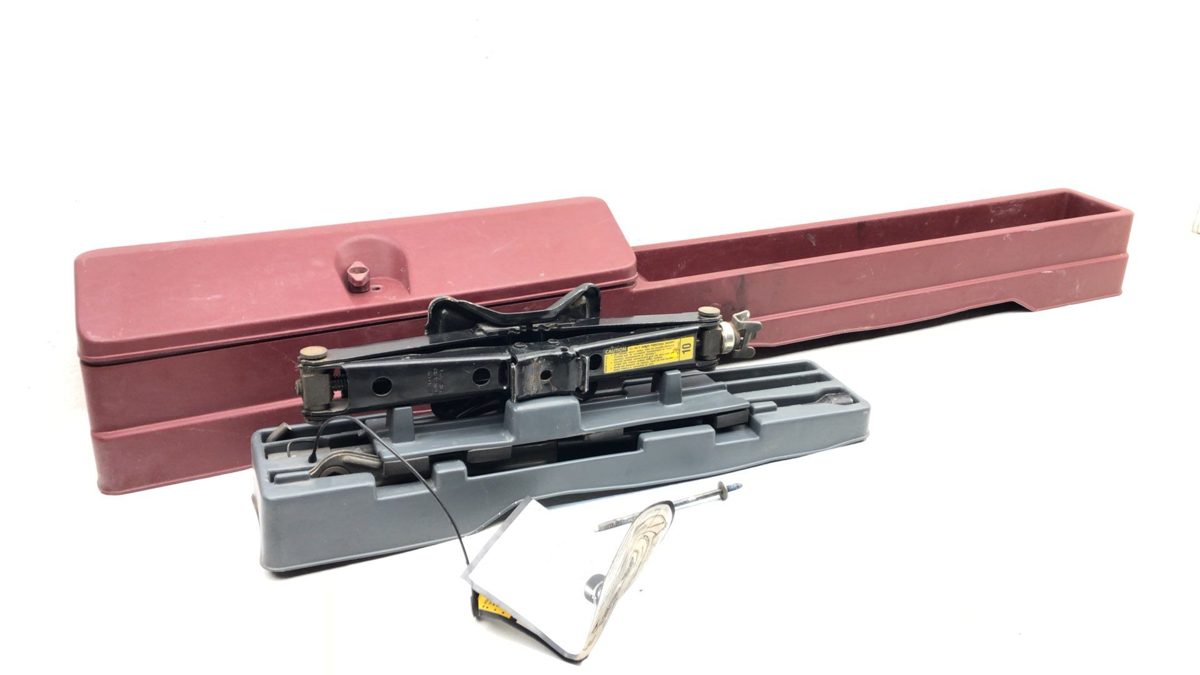 1990 Chevy Silverado 1500 Jack Tool Kit Set Assembly With Tray Spare Oem