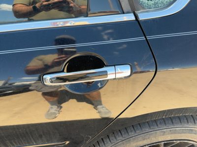 06-10 M35X Driver Left Rear Outside Door Handle Back Painted Center Black Obsidi