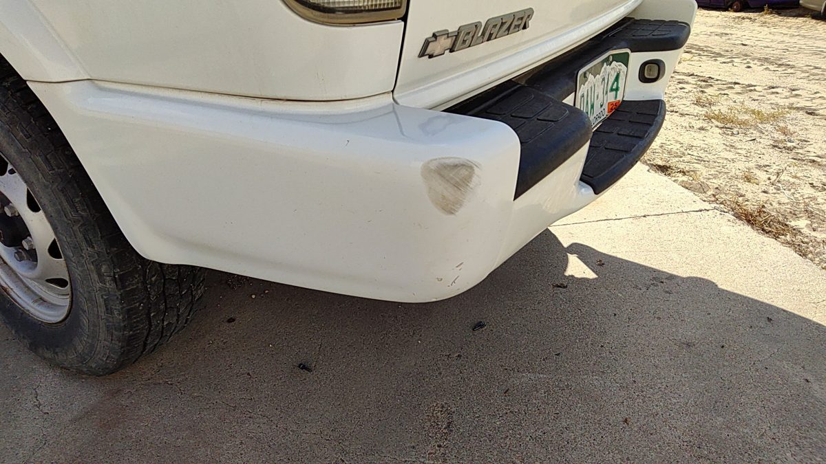 1998-2000 S10 Blazer Driver Left Rear Bumper End Cap Oem White 50U 12472169