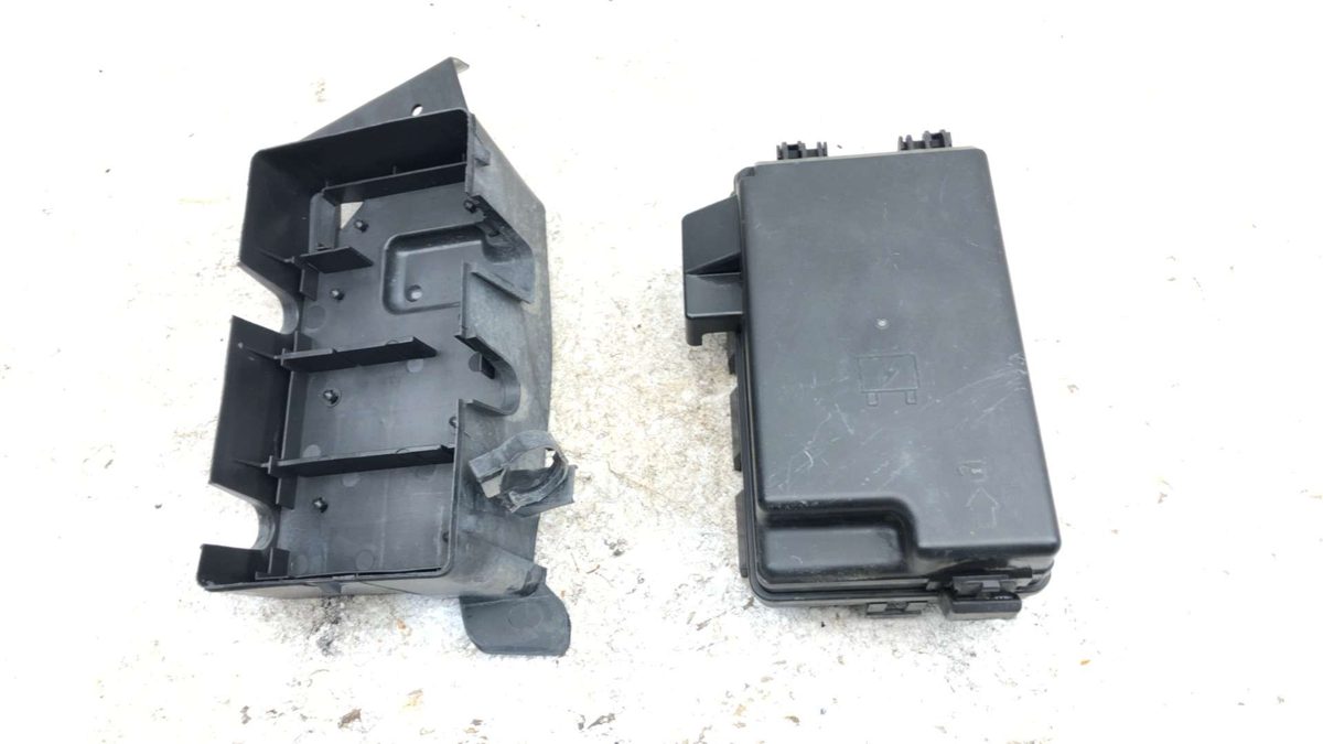 2006-2009 Buick Lacrosse Engine Fuse Box Power Distribution Panel Oem 25790580