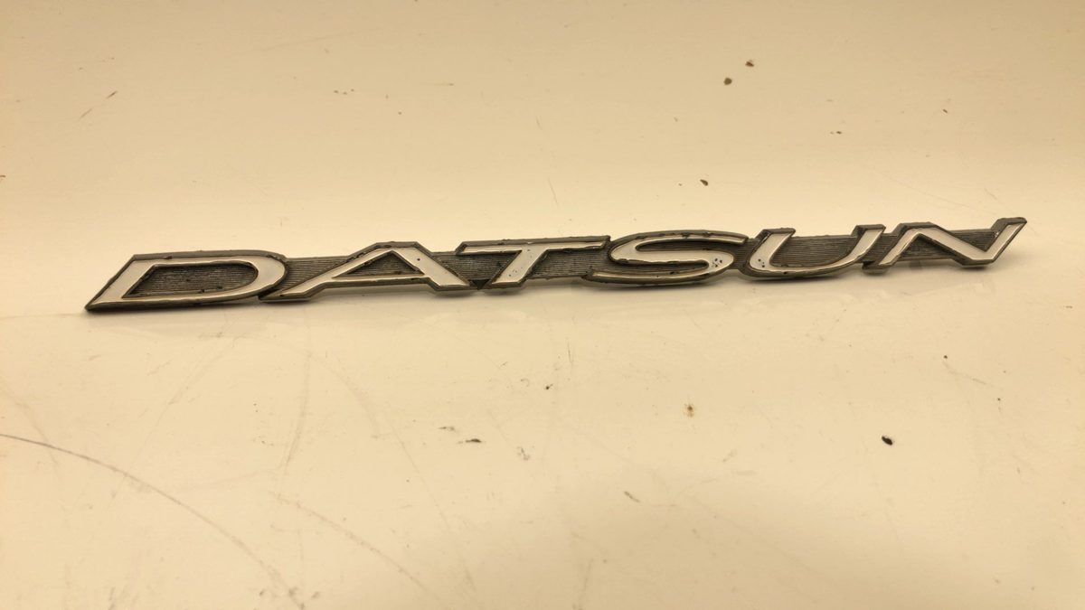 1971 Datsun 240Z Passenger Right Fender Emblem Oem Badge