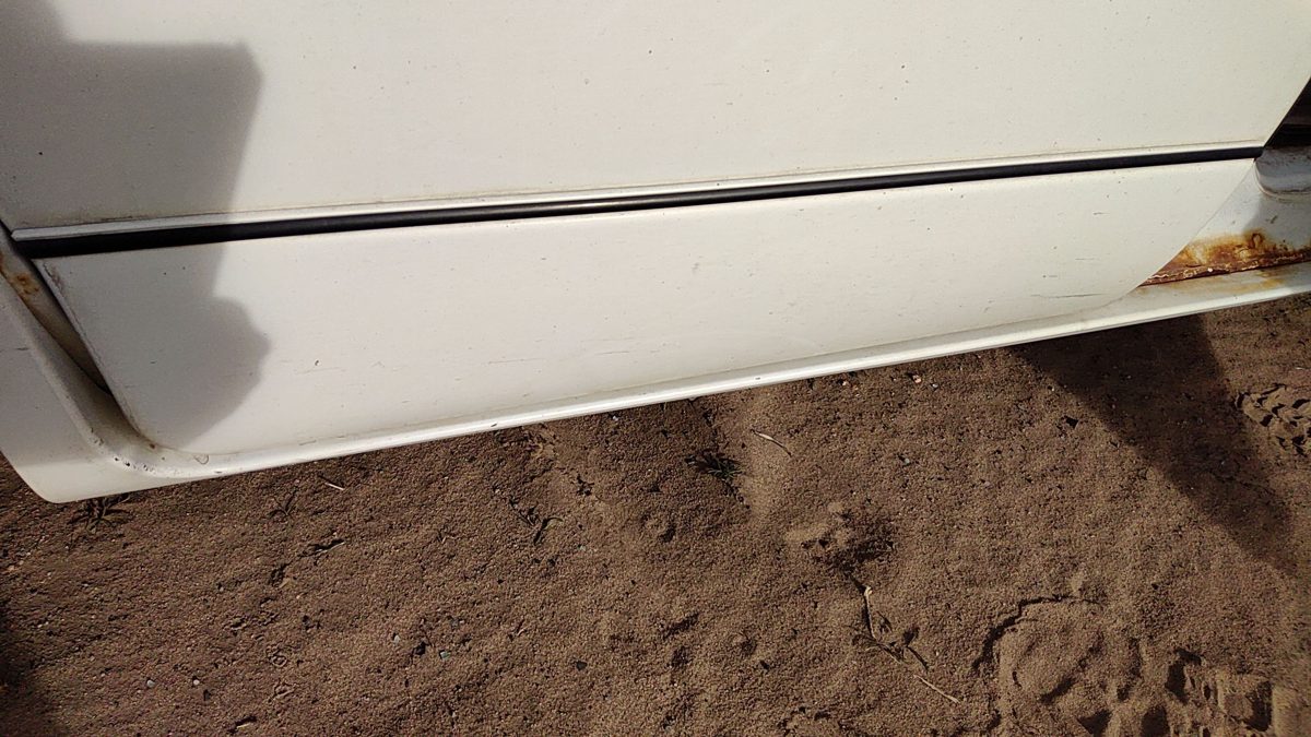 97-03 Regal Passenger Right Rear Lower Moulding From Door Back Trim White 16U