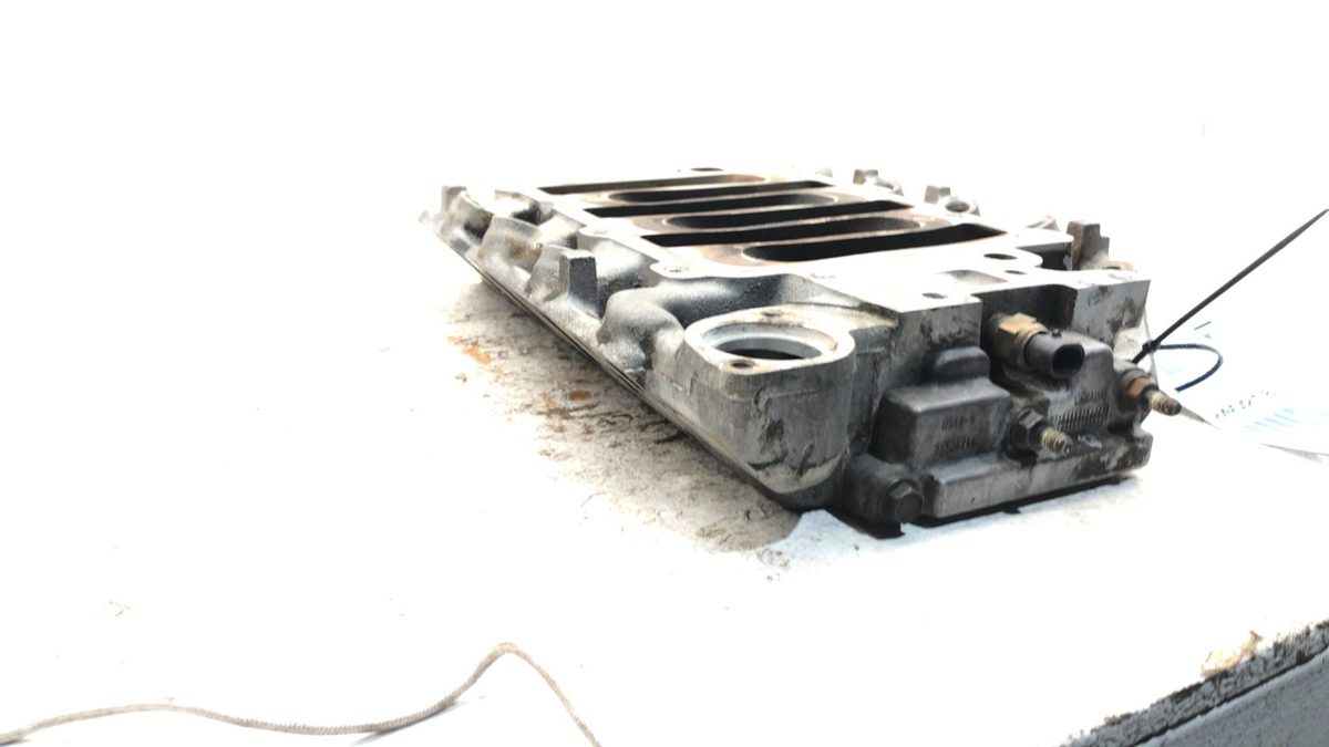 1993-1994 Olds Eighty Eight Lower Intake Manifold Oem 3.8L 24502025