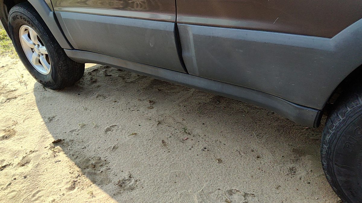 2005-2006 Mazda Tribute Driver Left Lower Rocker Panel Moulding Side Skirt Oem