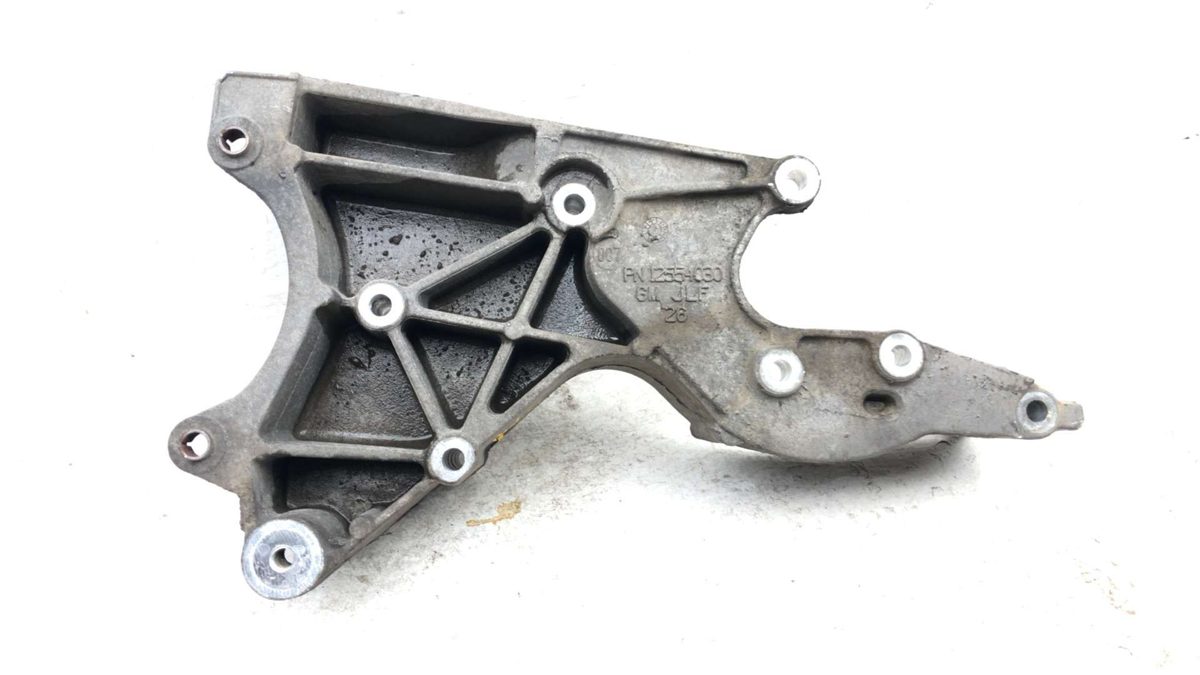 2005 Chevy Silverado 1500 Power Steering Alternator Mount Bracket Oem 12554030