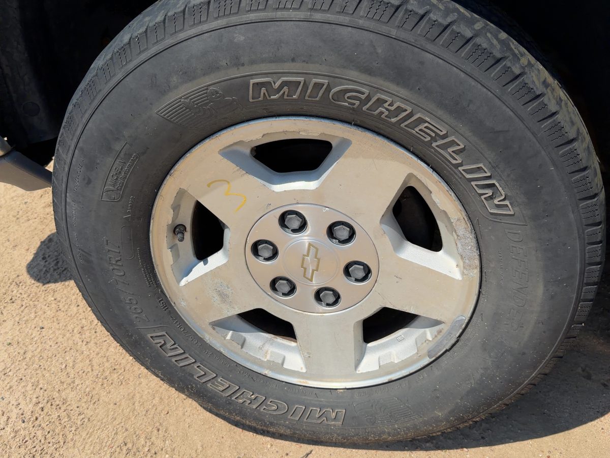 2005 Suburban 1500 Wheel