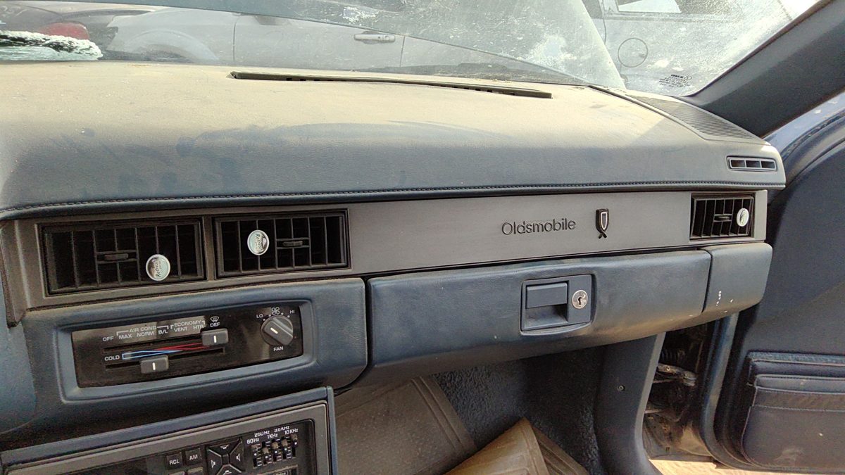 1985-1991 Olds Cutlass Calais Center Dash Heater Vent Assembly Oem Ac 22535371