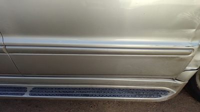 98-05 Mercedes Ml350 Passenger Right Front Moulding From Door Trim Strip Gold