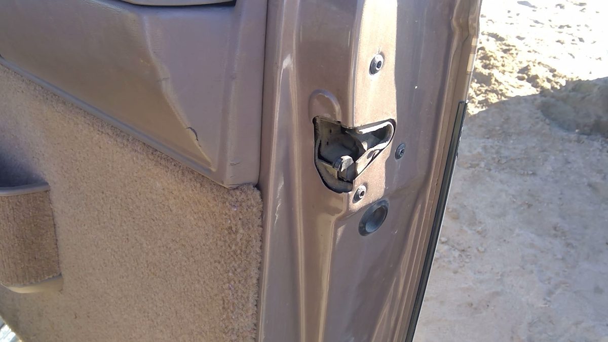 1995 Chevy Astro Passenger Right Front Door Latch With Rods/Cables Oem