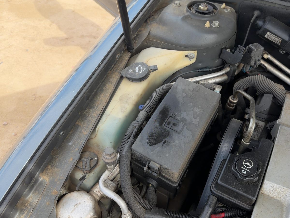 2003 Cadillac Seville Washer Bottle