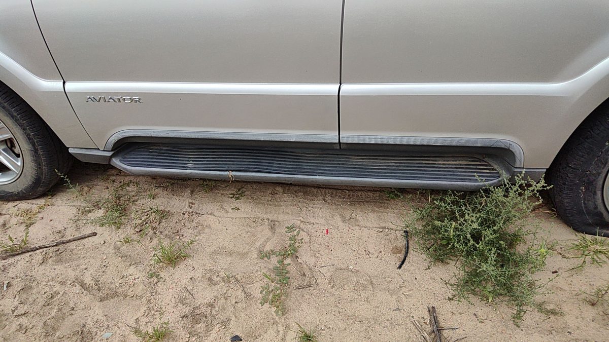 2003-2005 Lincoln Aviator Driver Left Side Step Running Board Oem