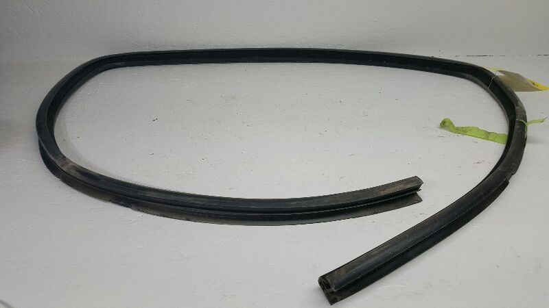 2006 Dodge Ram 2500 Passenger Right Window Track Seal Rubber Weatherstrip