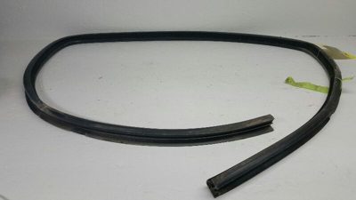 2006 Dodge Ram 2500 Passenger Right Window Track Seal Rubber Weatherstrip