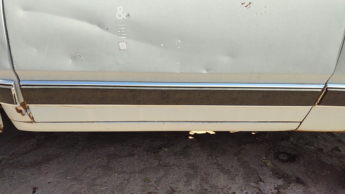 1984 Dodge D350 Passenger Right Front Moulding From Door Oem Trim Strip