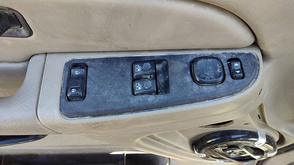 2003-2007 Silverado 1500 Driver Left Front Power Window Master Control Switch