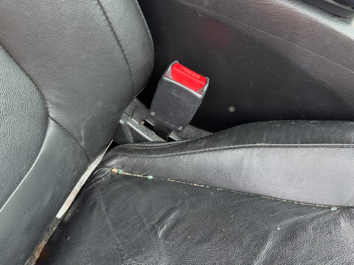 2000 Infiniti I30 Passenger Right Front Seat Belt Buckle Receiver Oem Black