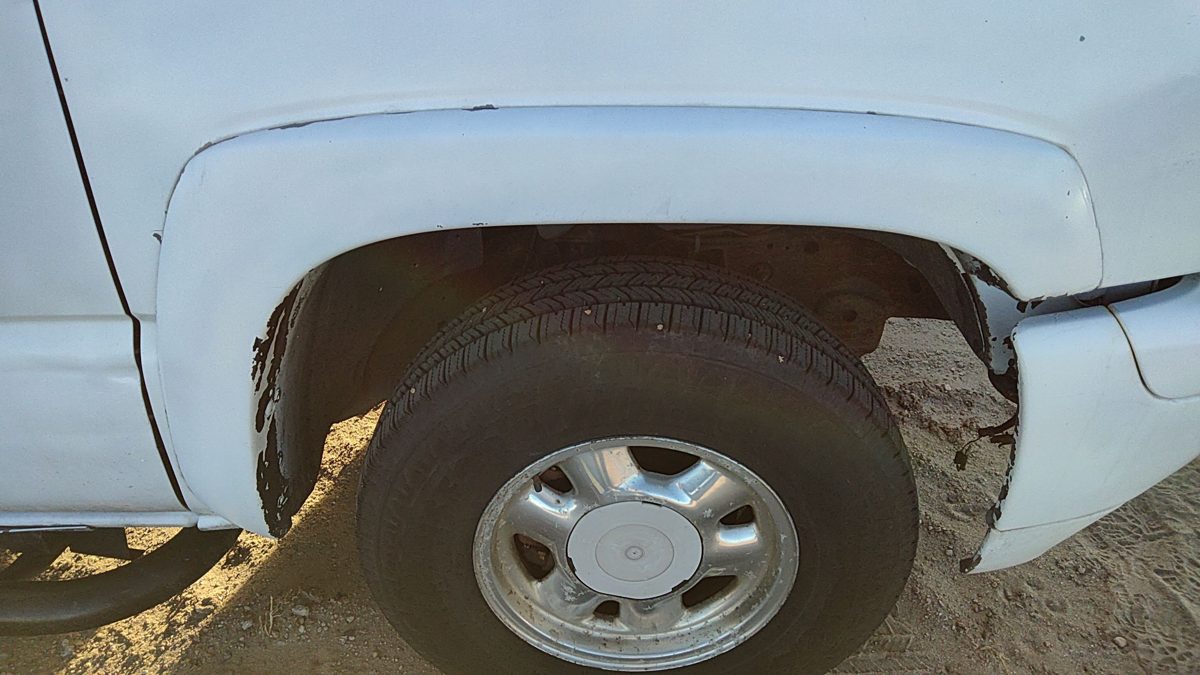 03-07 Suburban Passenger Right Front Wheel Flare Moulding Fender Summit White