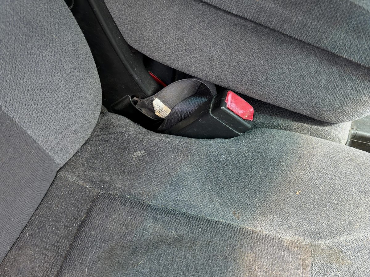 06-08 Impala Passenger Right Front Seat Belt Buckle Receiver Bucket Ebony 19C