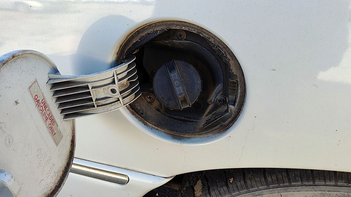 1998 1999 Town & Country Fuel Filler Neck Assembly With Gas Cap Oem 4725925aa