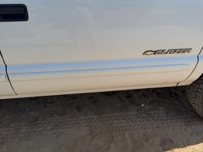 02-05 S10 Blazer Passenger Right Front Moulding From Door Trim Strip White 50U