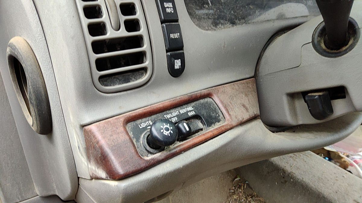 1999-2005 Buick Park Ave Set Of Woodgrain Trim Bezels From Dash Oem