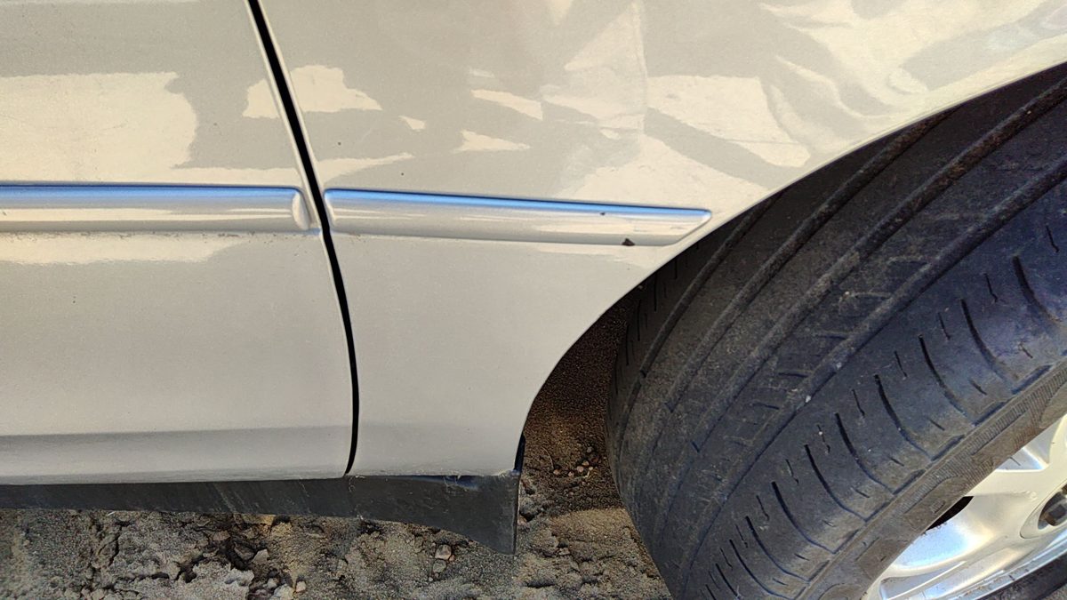 98-02 Intrigue Passenger Right Moulding From Fender Trim Strip Silver 17U
