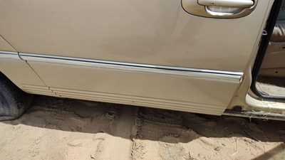 00 Town & Country Passenger Right Rear Moulding From Door Back Trim Strip Gold