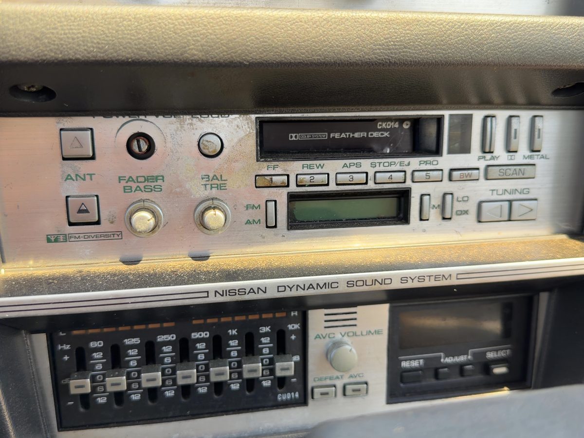 1987 Nissan Maxima Audio & Visual Equip.(radio)
