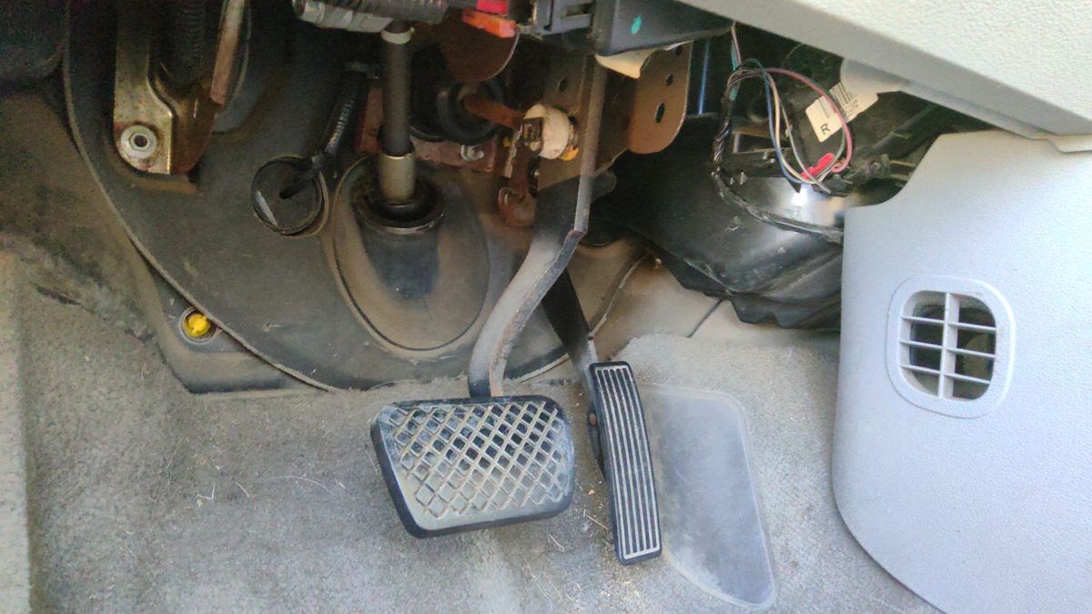2007 Chevy Cobalt Gas And Brake Pedal Assembly Automatic Transmission