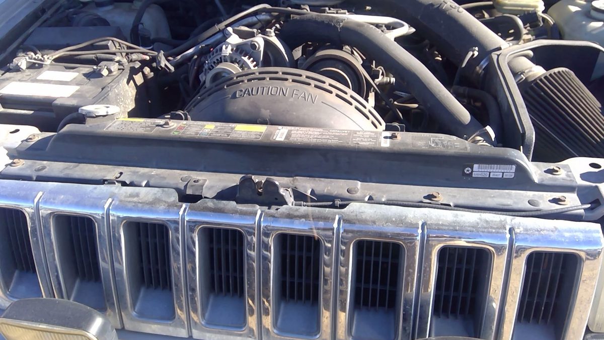93-98 Jeep Grand Cherokee Top Plastic Cover Above Radiator Support Upper Shield