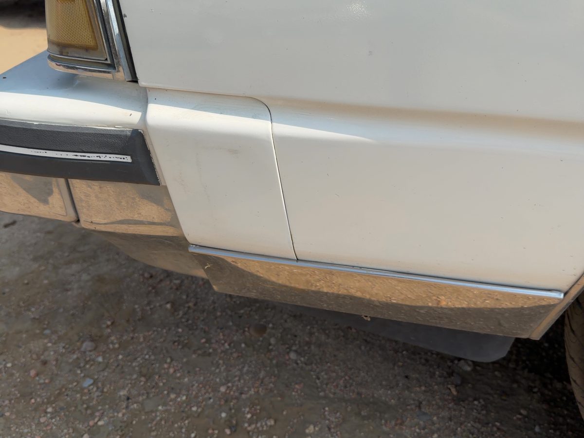1986 Oldsmobile 98 Driver Left Moulding From Fender Oem Trim Strip White