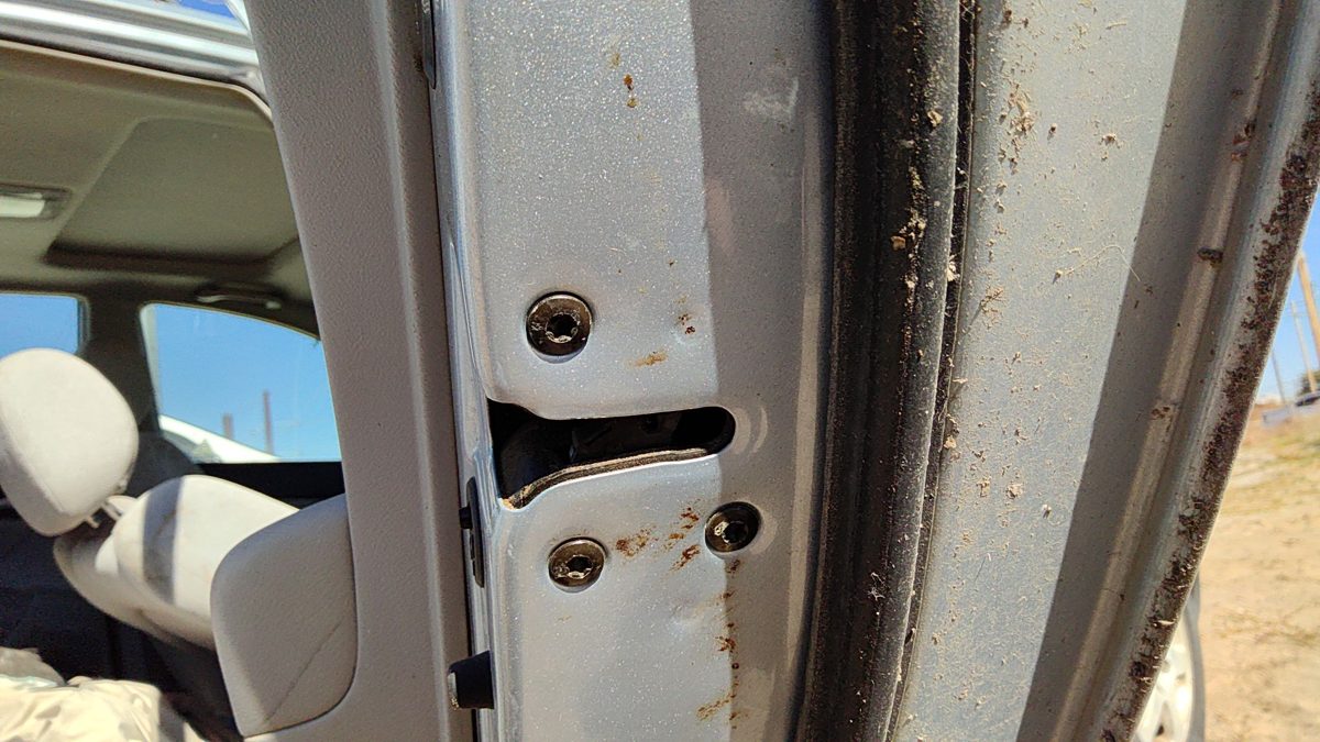 2007-2008 Hyundai Sonata Passenger Right Rear Door Latch With Rods/cables Back