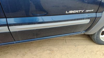 2002 Jeep Liberty Front Door Moulding