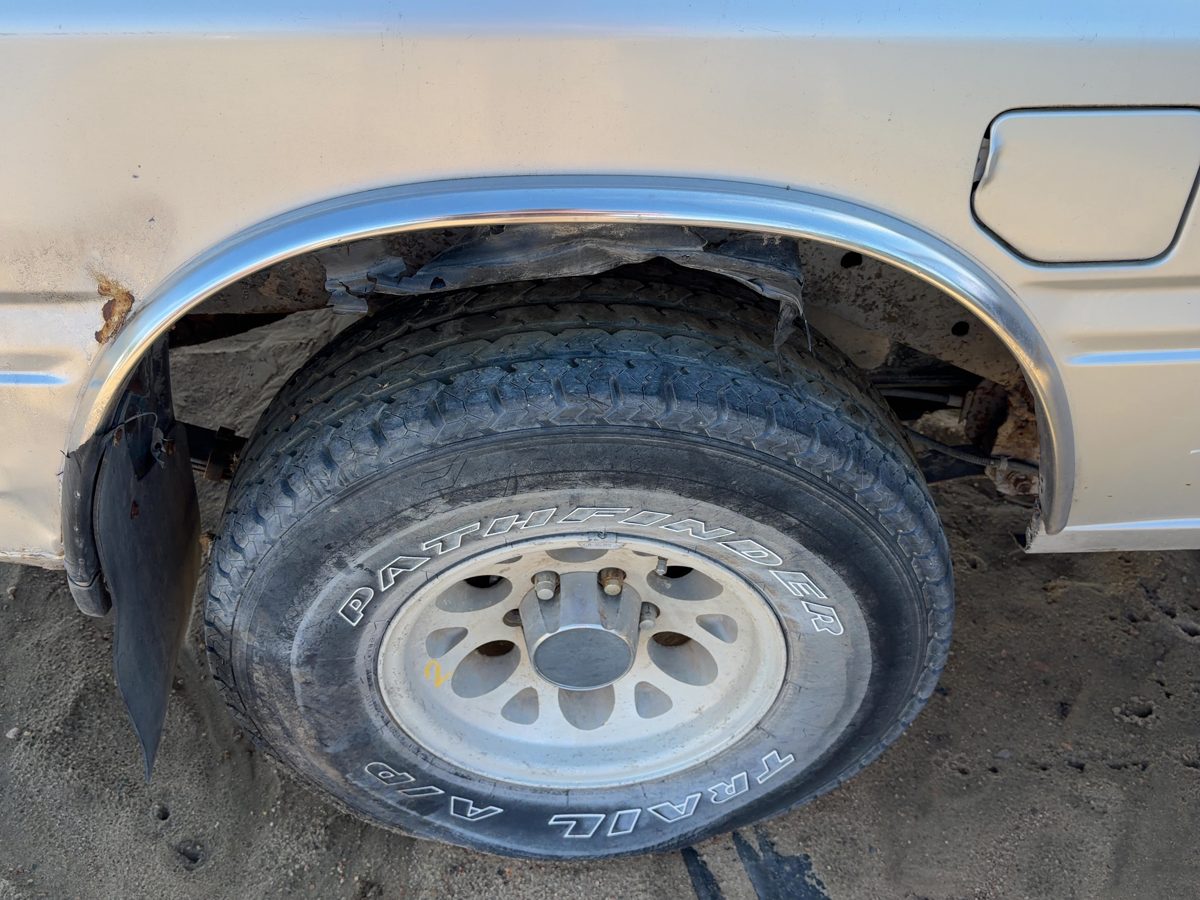 1991 Isuzu Pup Passenger Right Rear Wheel Flare Moulding Oem Back Silver