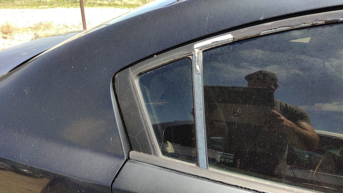 2004-09 Mazda 3 Passenger Right Rear Vent Window Back Door Glass With Frame Oem
