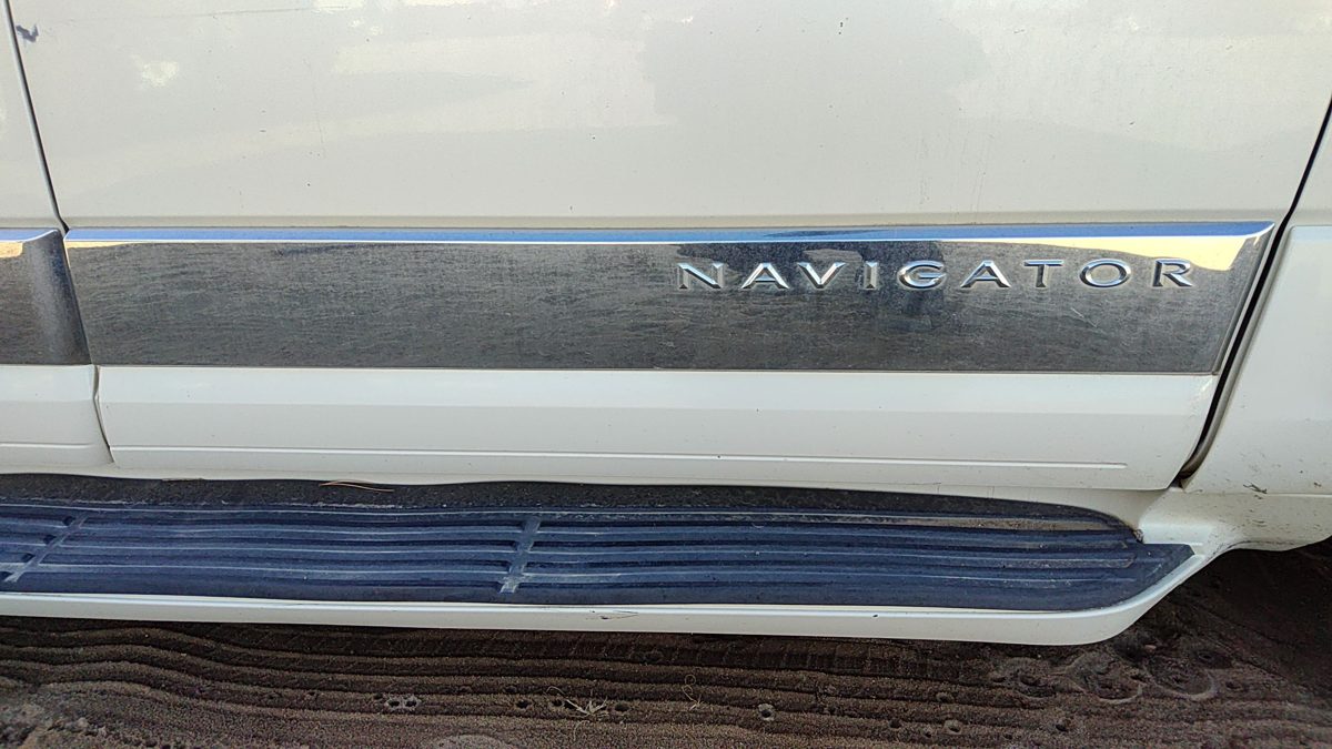 08 Navigator Passenger Right Front Moulding From Door Trim Pv White Chocolate