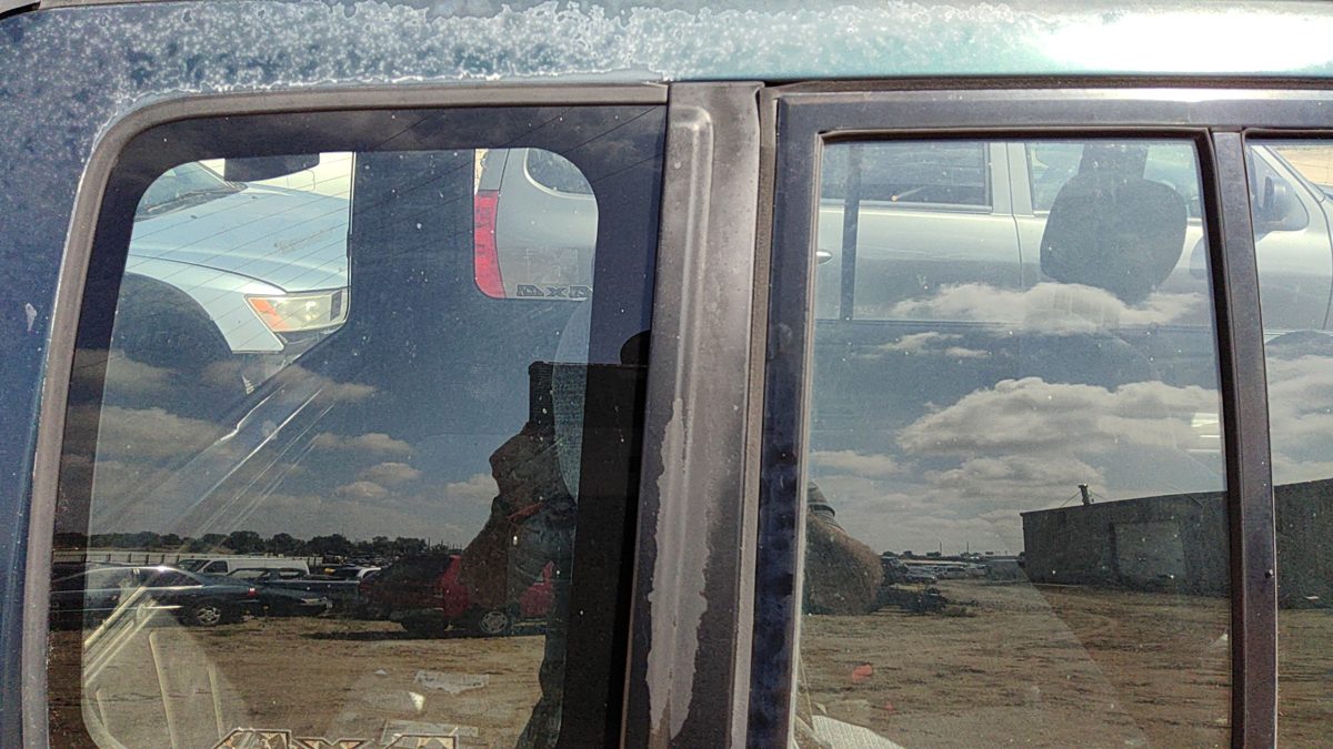 1997 Suzuki Sidekick Quarter Panel Moulding