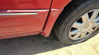 05-07 Town Country Passenger Right Moulding From Fender Oem Trim Strip Red Prh