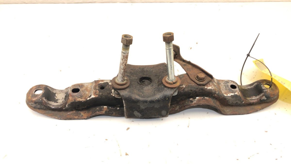 1970-1971 Nissan 240Z Rear Carrier Front Crossmenmber Oem Control Arm Mount