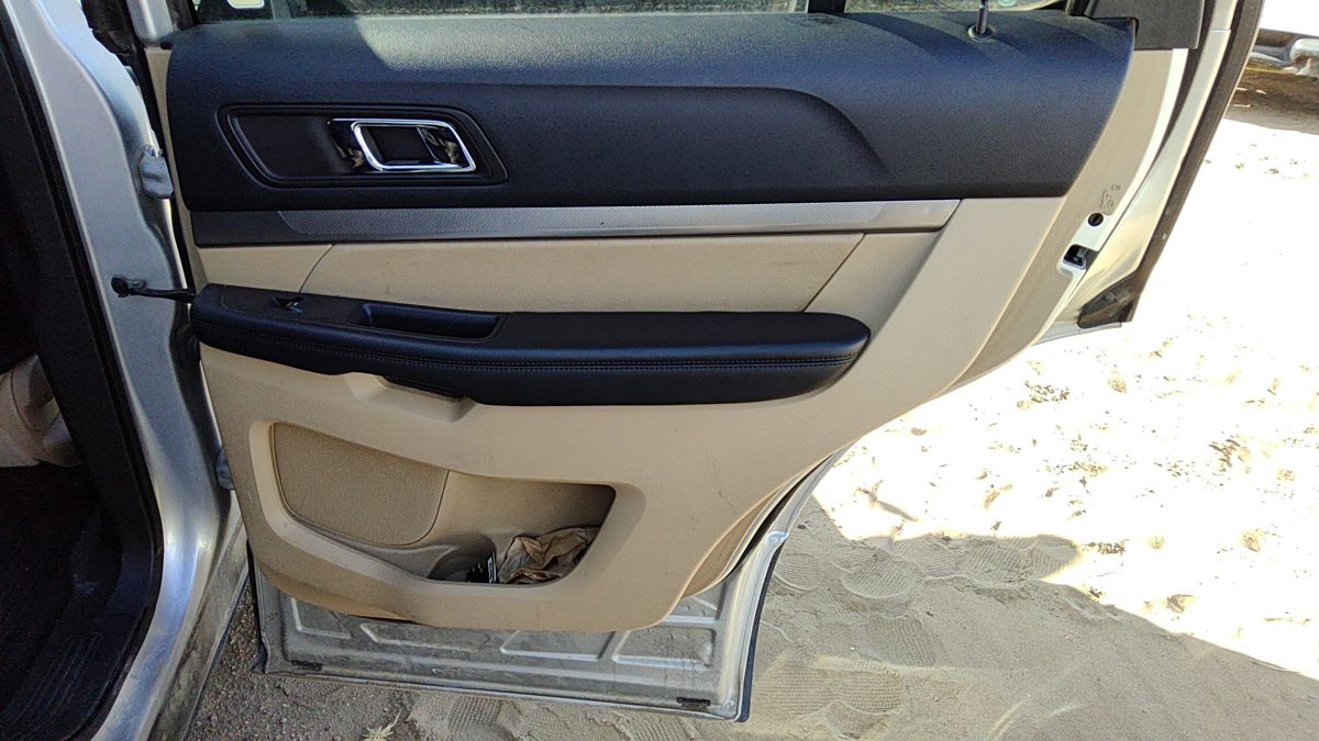 16 Explorer Passenger Right Rear Inside Door Trim Panel With Switches Back Camel